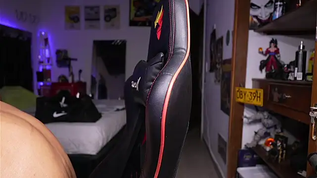 logan hugh8 online show from April 23, 2026, 2:51 am