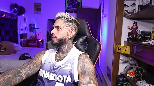 logan hugh8 online show from March 27, 2026, 11:33 am