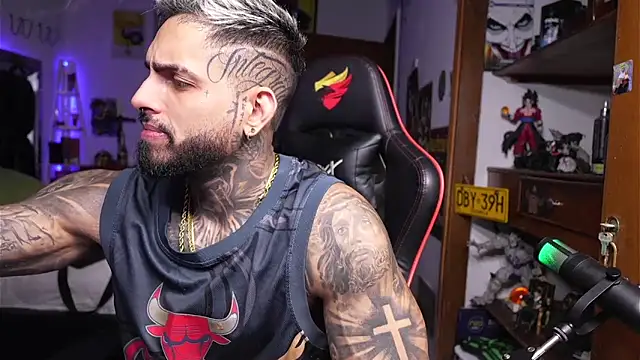 logan hugh8 online show from April 20, 2026, 3:35 pm