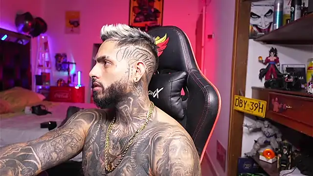 logan hugh8 online show from March 30, 2026, 8:43 pm