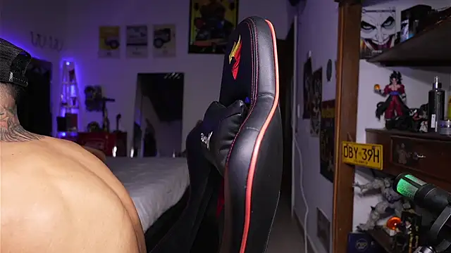 logan hugh8 online show from April 19, 2026, 12:00 am