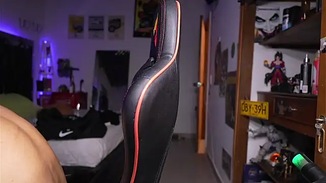 logan hugh8 online show from April 24, 2026, 12:34 am