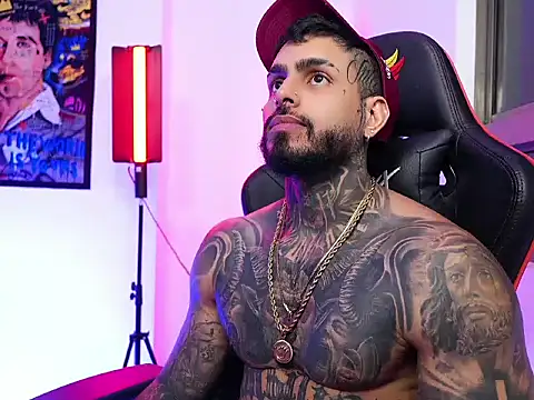 Snapshot of logan_hugh8 chatting on November 9, 2025, 2:26 am logan hugh8 online show from November 9, 2025, 2:26 am