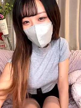 Snapshot of emiiiii1001 chatting on September 27, 2025, 1:17 pm emiiiii1001 online show from September 27, 2025, 1:17 pm