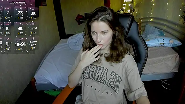 Snapshot of Agata_in_Wonderland chatting on November 12, 2025, 12:20 pm Agata in Wonderland online show from November 12, 2025, 12:20 pm