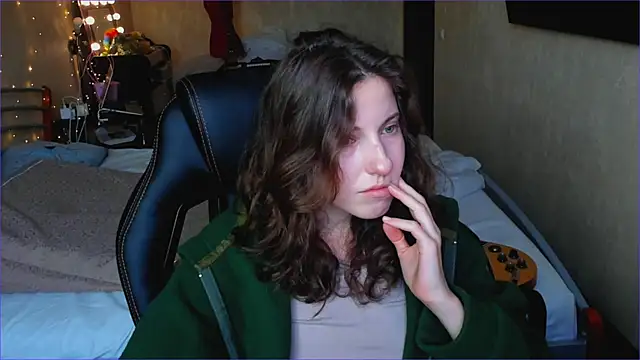 Snapshot of Agata_in_Wonderland chatting on November 4, 2025, 11:25 am Agata in Wonderland online show from November 4, 2025, 11:25 am