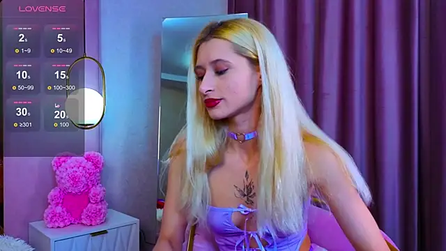 Snapshot of Monica_Leen chatting on October 30, 2025, 6:34 am Monica Leen online show from October 30, 2025, 6:34 am