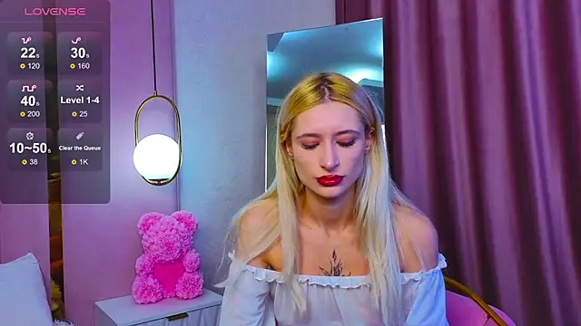 Snapshot of Monica_Leen chatting on October 23, 2025, 6:23 am Monica Leen online show from October 23, 2025, 6:23 am