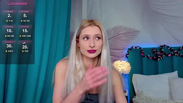 Snapshot of Monica_Leen chatting on November 23, 2025, 6:23 am Monica Leen online show from November 23, 2025, 6:23 am