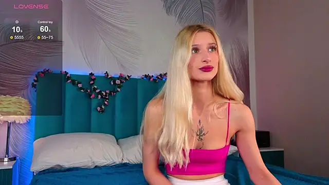 Snapshot of Monica_Leen chatting on December 16, 2025, 6:39 am Monica Leen online show from December 16, 2025, 6:39 am