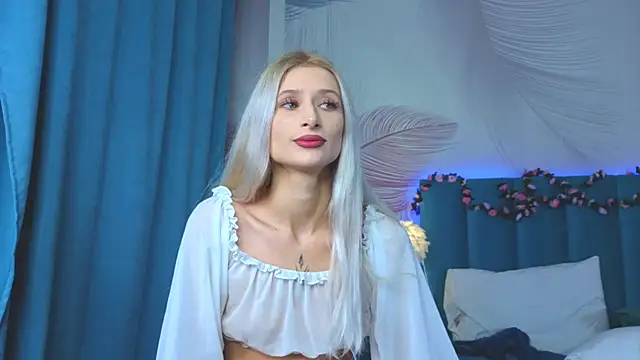 Snapshot of Monica_Leen chatting on November 21, 2025, 6:45 am Monica Leen online show from November 21, 2025, 6:45 am