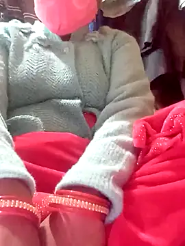 Snapshot of NEHAHOT143 chatting on December 17, 2025, 4:50 am NEHAHOT143 online show from December 17, 2025, 4:50 am