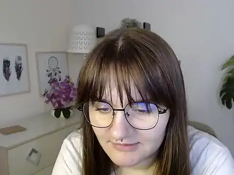 Snapshot of Julie_Diamond chatting on November 20, 2025, 1:34 pm Julie Diamond online show from November 20, 2025, 1:34 pm