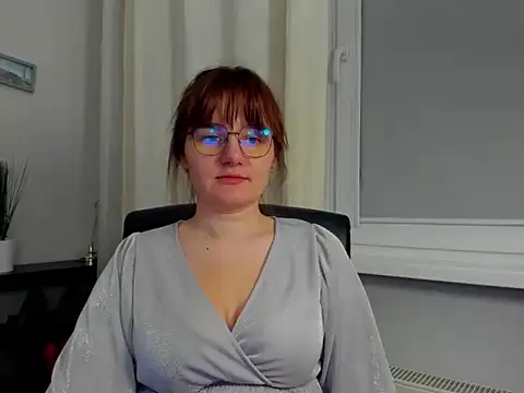 Snapshot of Julie_Diamond chatting on December 3, 2025, 5:01 pm Julie Diamond online show from December 3, 2025, 5:01 pm