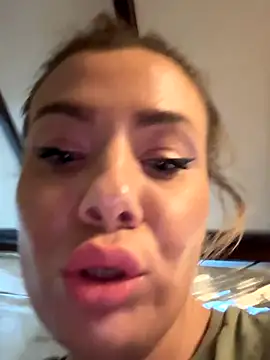 Snapshot of emmasweett11 chatting on September 29, 2025, 2:44 pm emmasweett11 online show from September 29, 2025, 2:44 pm