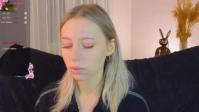 Snapshot of NyxaThorn chatting on November 15, 2025, 2:43 pm NyxaThorn online show from November 15, 2025, 2:43 pm