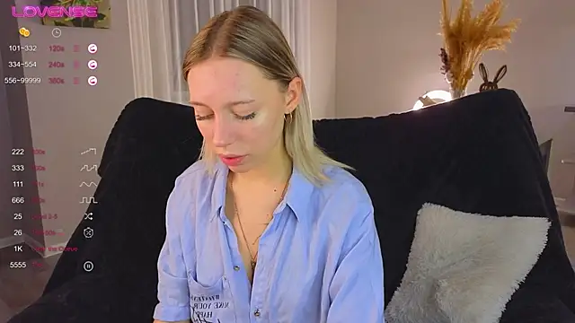 Snapshot of NyxaThorn chatting on October 28, 2025, 2:38 pm NyxaThorn online show from October 28, 2025, 2:38 pm