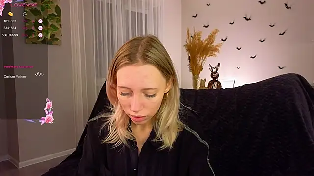 Snapshot of NyxaThorn chatting on November 6, 2025, 4:33 pm NyxaThorn online show from November 6, 2025, 4:33 pm