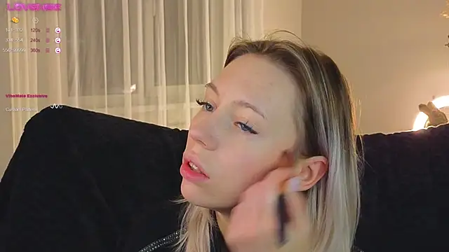 Snapshot of NyxaThorn chatting on October 27, 2025, 2:40 pm NyxaThorn online show from October 27, 2025, 2:40 pm