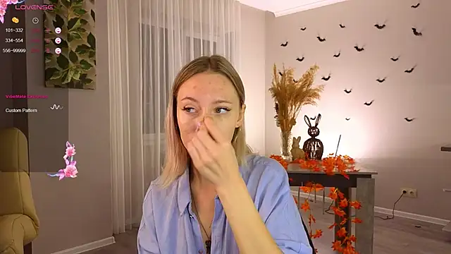 Snapshot of NyxaThorn chatting on November 1, 2025, 2:33 pm NyxaThorn online show from November 1, 2025, 2:33 pm