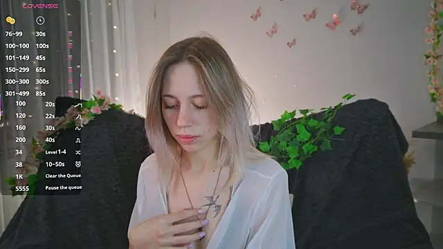 NyxaThorn online show from February 2, 2026, 4:50 pm