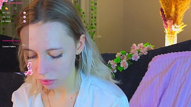 Snapshot of NyxaThorn chatting on December 5, 2025, 2:37 pm NyxaThorn online show from December 5, 2025, 2:37 pm