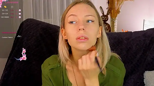 Snapshot of NyxaThorn chatting on November 7, 2025, 2:32 pm NyxaThorn online show from November 7, 2025, 2:32 pm