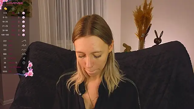 Snapshot of NyxaThorn chatting on November 19, 2025, 2:39 pm NyxaThorn online show from November 19, 2025, 2:39 pm