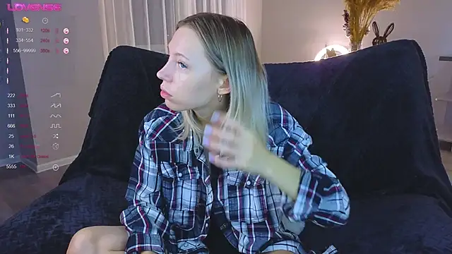 Snapshot of NyxaThorn chatting on October 25, 2025, 2:39 pm NyxaThorn online show from October 25, 2025, 2:39 pm