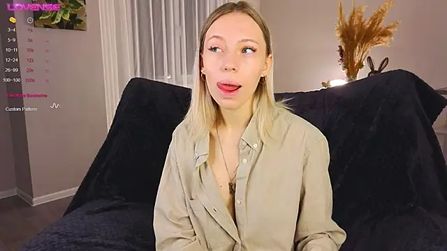 Snapshot of NyxaThorn chatting on October 26, 2025, 2:39 pm NyxaThorn online show from October 26, 2025, 2:39 pm