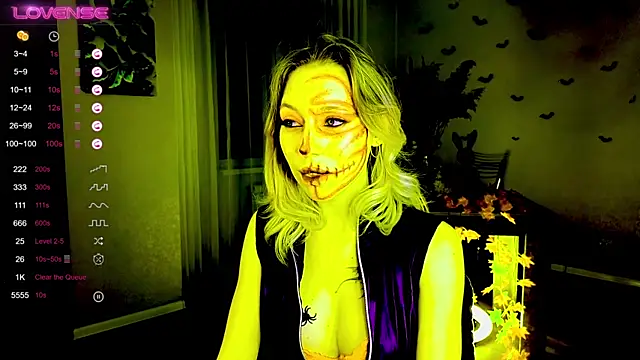 Snapshot of NyxaThorn chatting on October 31, 2025, 2:35 pm NyxaThorn online show from October 31, 2025, 2:35 pm