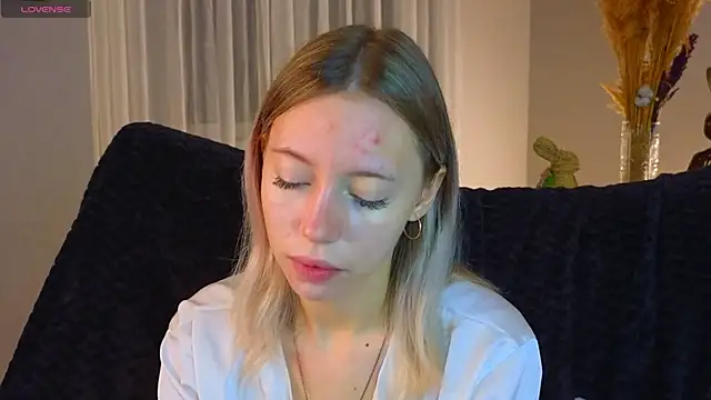 Snapshot of NyxaThorn chatting on November 23, 2025, 2:38 pm NyxaThorn online show from November 23, 2025, 2:38 pm