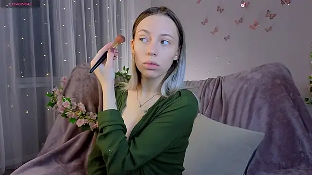 NyxaThorn online show from April 4, 2026, 5:19 pm