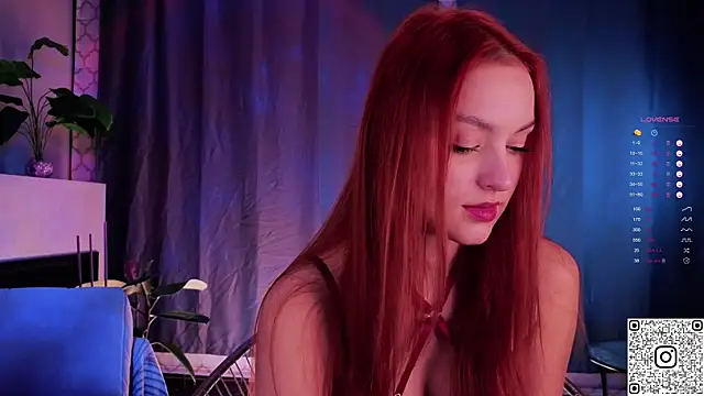 GildedKitten online show from November 9, 2025, 6:56 pm