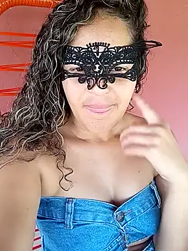 RaphinhaSanches online show from November 1, 2025, 1:38 pm