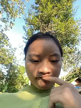 Snapshot of __Nhug__05 chatting on October 5, 2025, 12:34 am   Nhug  05 online show from October 5, 2025, 12:34 am