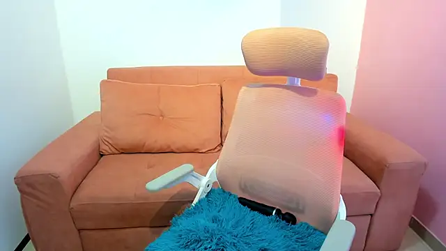 Emiss Jones online show from January 6, 2026, 2:21 pm