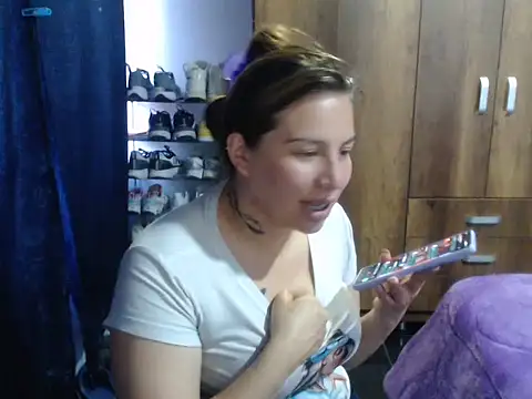 cloequeen15 online show from December 1, 2025, 10:32 pm