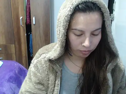 cloequeen15 online show from October 23, 2025, 8:18 pm