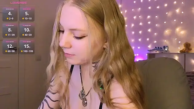 Snapshot of RebeccaAster chatting on April 23, 2026, 6:09 pm RebeccaAster online show from April 23, 2026, 6:09 pm