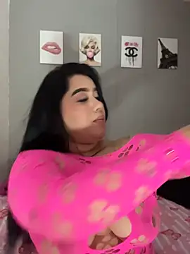 Aliciawhitee online show from April 24, 2026, 2:57 am