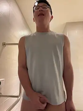 maxime0928 online show from April 4, 2026, 4:13 pm