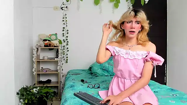 Snapshot of Fabikitty_ chatting on September 20, 2025, 7:19 pm Fabikitty  online show from September 20, 2025, 7:19 pm