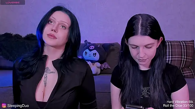 Threesomebabes online show from June 11, 2026, 7:22 pm