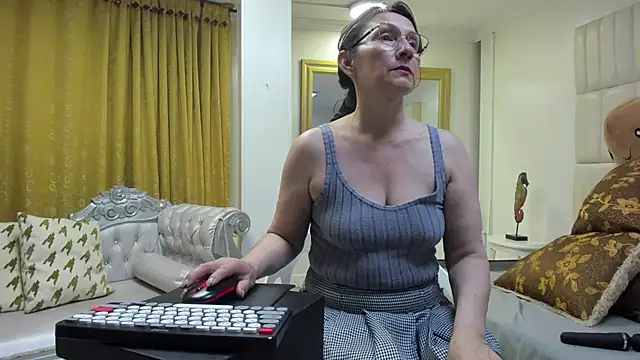 Snapshot of Oriana_Jhonson chatting on July 18, 2026, 11:24 pm Oriana Jhonson online show from July 18, 2026, 11:24 pm