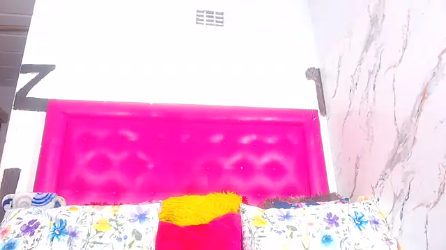 LoloQueen5 online show from July 1, 2026, 8:53 pm