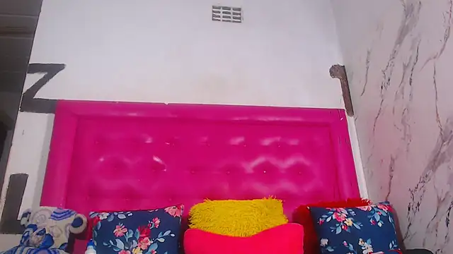 LoloQueen5 online show from June 26, 2026, 11:38 am