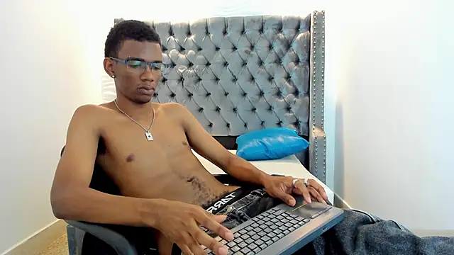 Snapshot of nero_reyd chatting on November 18, 2025, 7:06 pm nero reyd online show from November 18, 2025, 7:06 pm