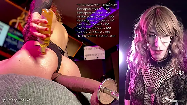 Snapshot of EmeryLune_xo chatting on November 11, 2025, 5:02 am EmeryLune xo online show from November 11, 2025, 5:02 am