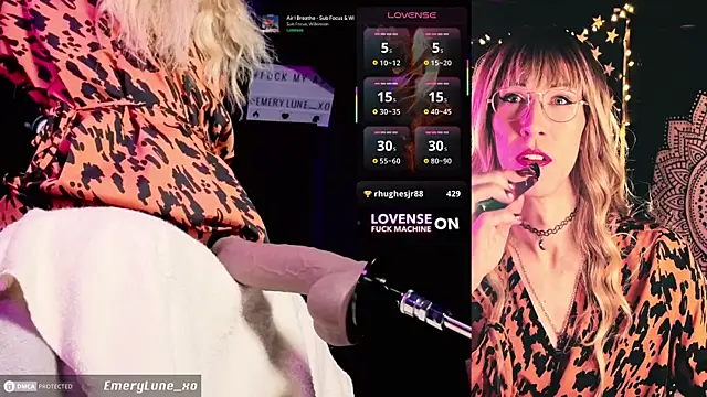 Snapshot of EmeryLune_xo chatting on January 11, 2026, 5:14 am EmeryLune xo online show from January 11, 2026, 5:14 am